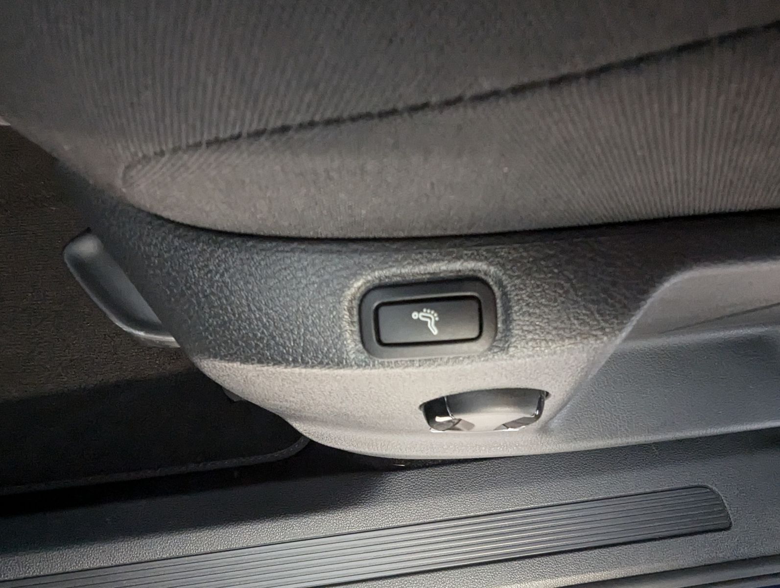 VW Touran 2.0 TDI DSG Comf. ACC LED Kamera - Image 22