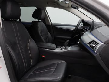 Fahrzeugabbildung BMW 520d Luxury Line Kamera HUD DAB AHK Alarm 19Zoll