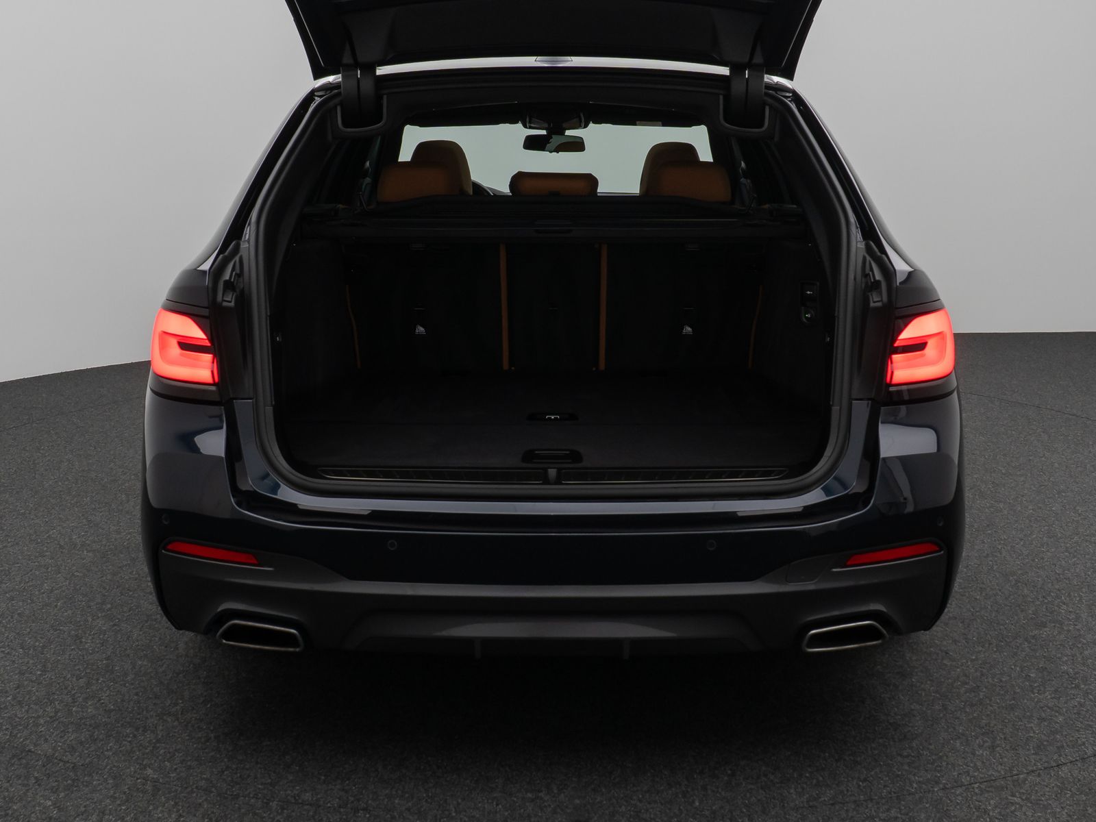 Fahrzeugabbildung BMW 530i M Sport Panorama Kamera DAB HiFi AHK Alarm