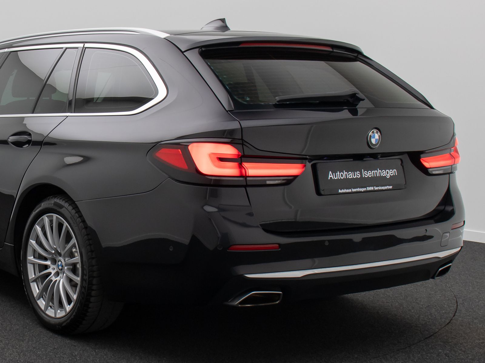 Fahrzeugabbildung BMW 530i xD Luxury Line DAB Kamera HUD HiFi Panorama