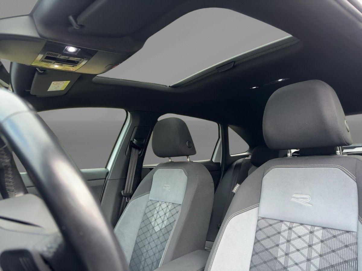 Volkswagen Taigo R-Line 1.5 TSI KAMERA IQ.LIGHT SIDE BEATS