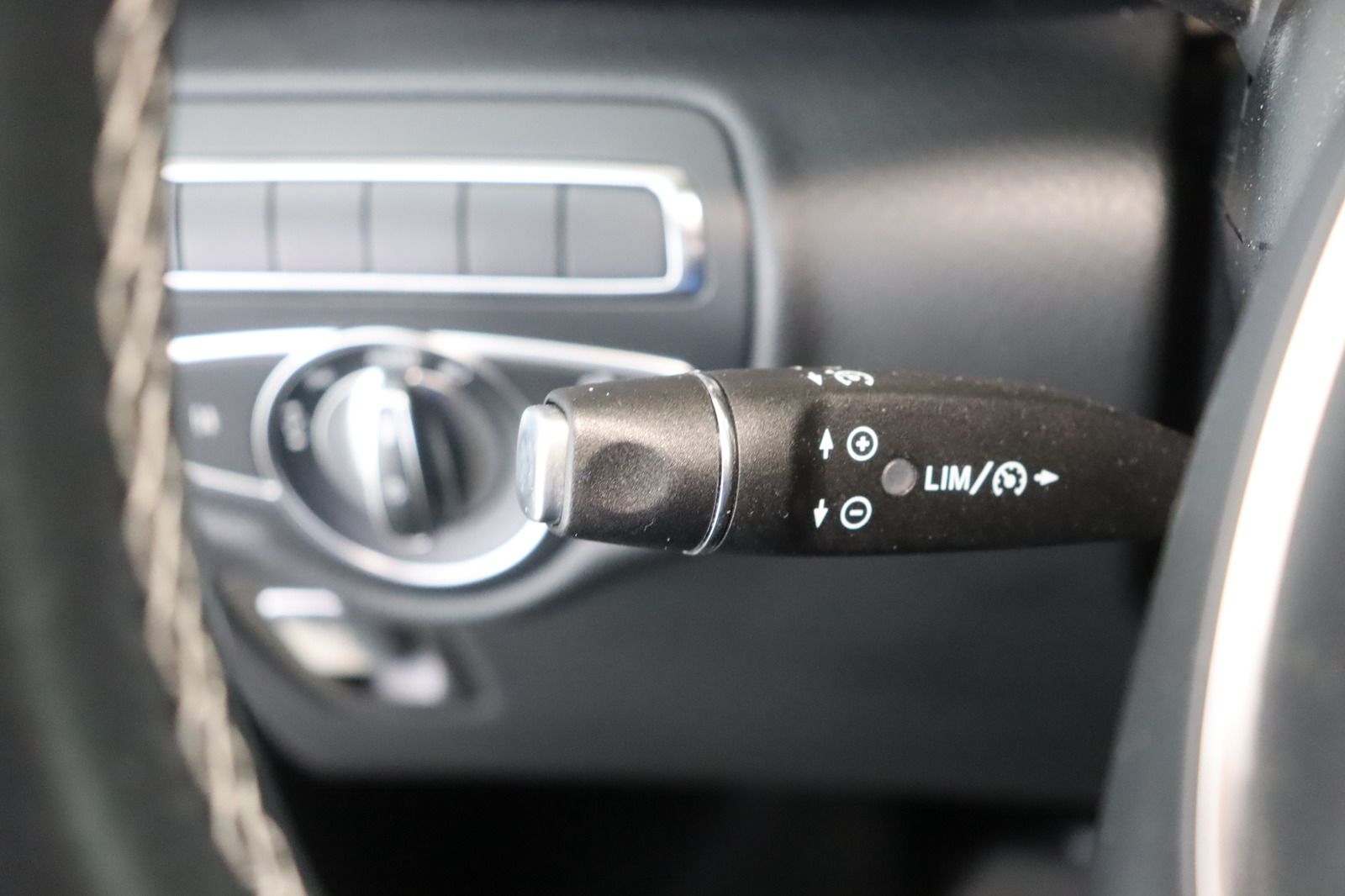 Fahrzeugabbildung Mercedes-Benz V 220 CDI/d EDITION lang * 7-Sitze * LED * ILS