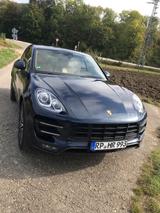 Porsche Macan Turbo  - blaue Porsche Macan
