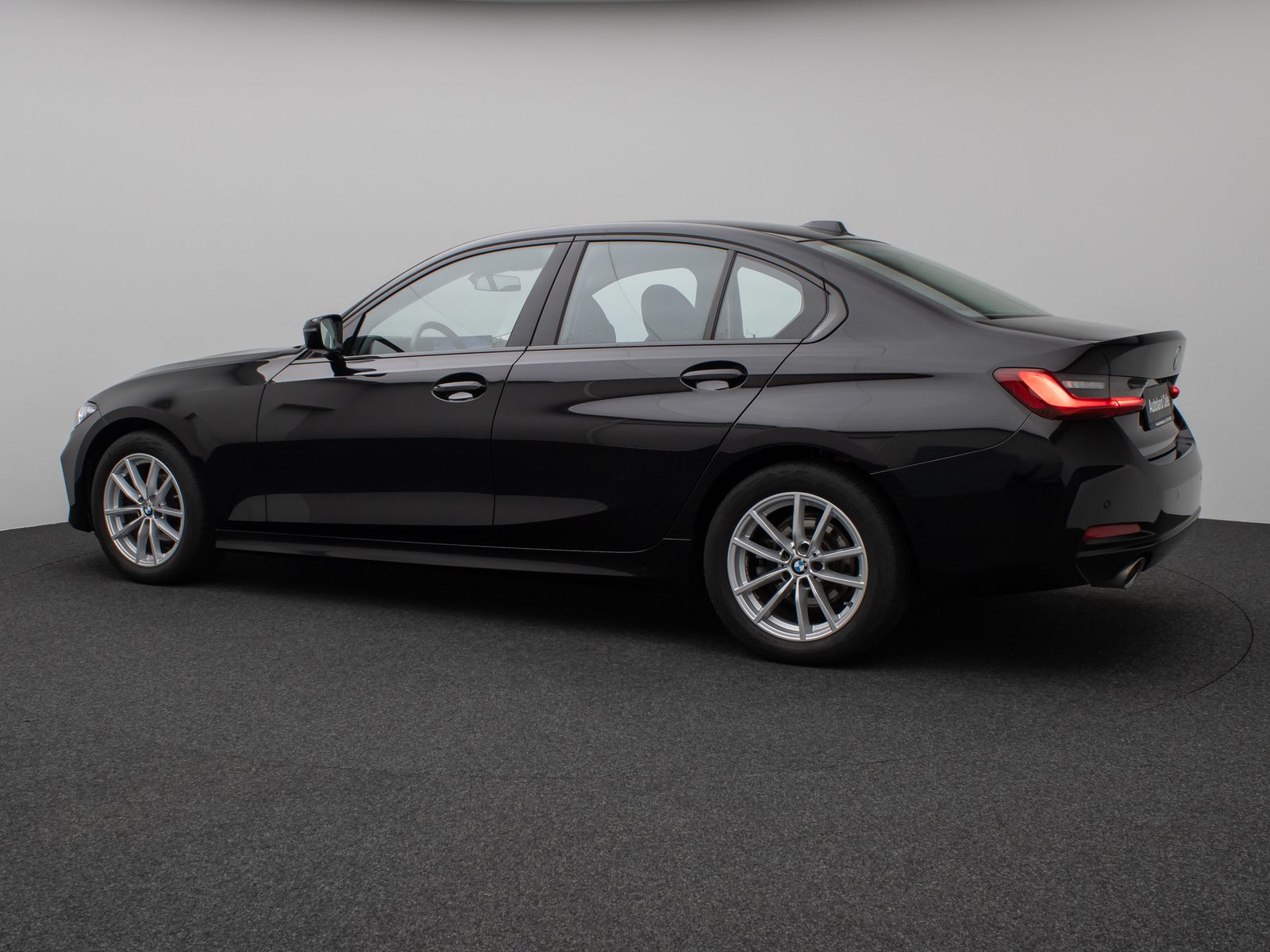Fahrzeugabbildung BMW 320d Lim. DAB HUD CockPitPro Leder PDC Sport