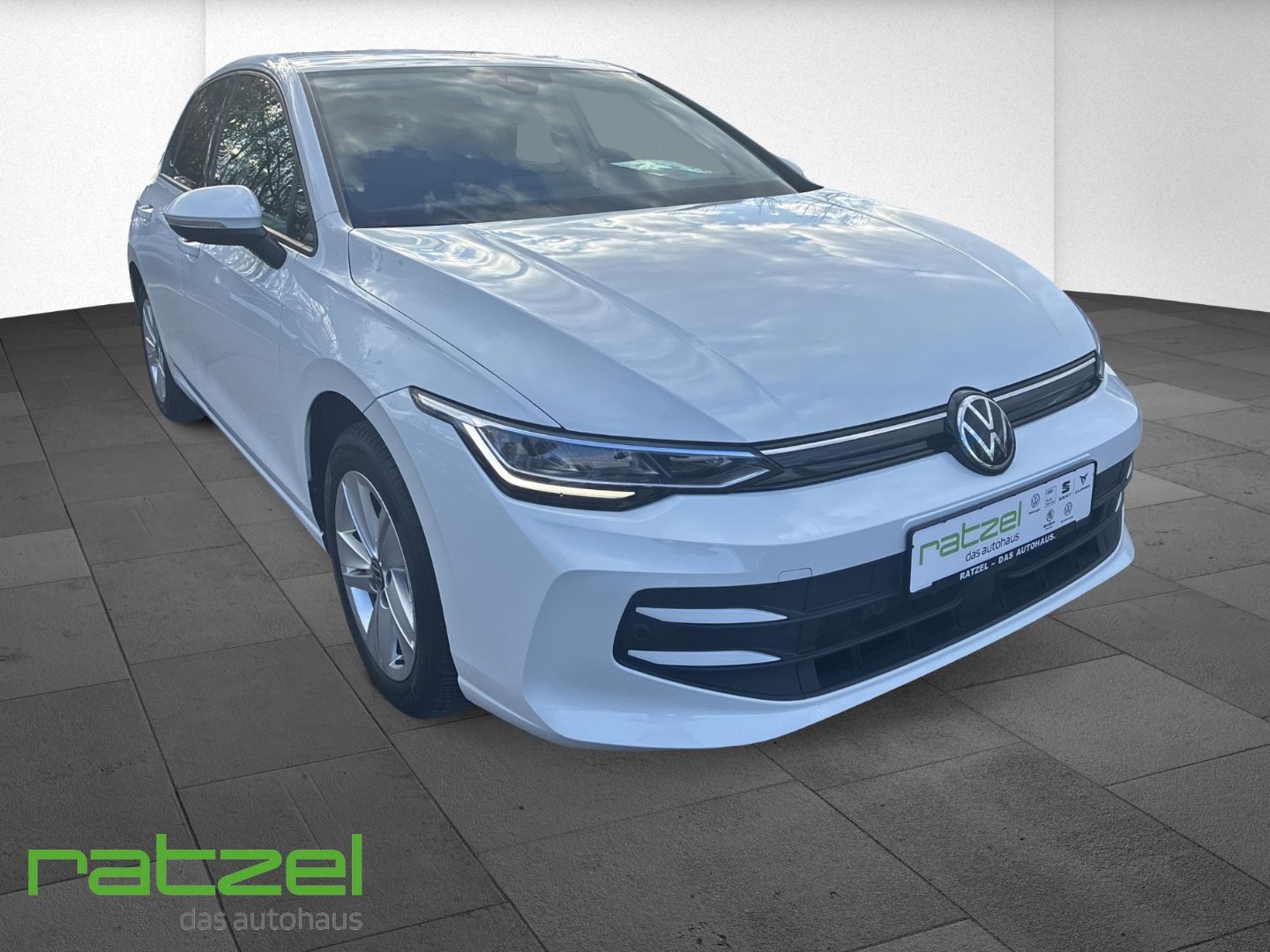 Fahrzeugabbildung Volkswagen Golf 1.5 TSI DSG Life Digitales Cockpit LED Sper
