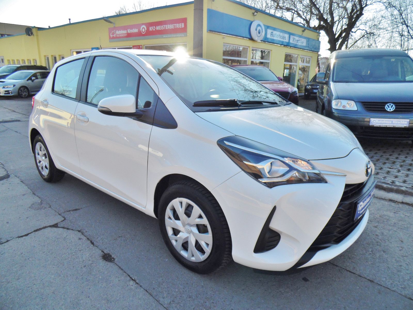 TOYOTA Yaris