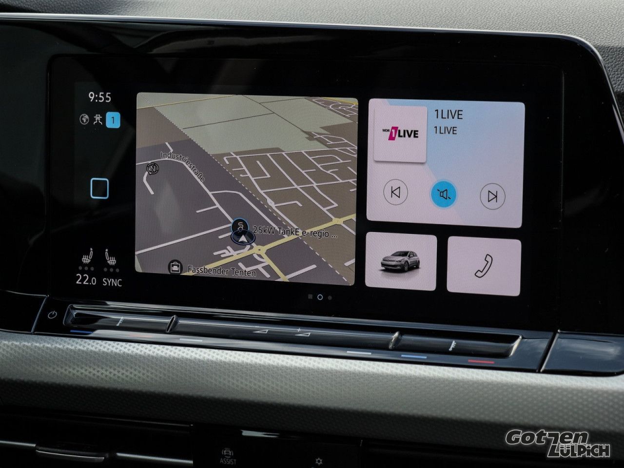 Fahrzeugabbildung Volkswagen Golf VIII Move 1.5 TSI Move Navi AHK Light LED