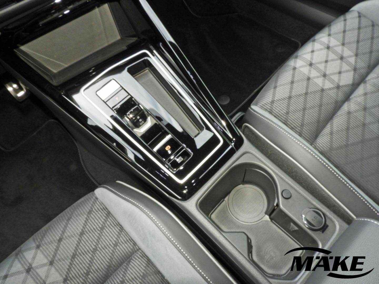 Golf R-Line 2.0 TSI 4Motion AHV ACC IQ.L NAV PD