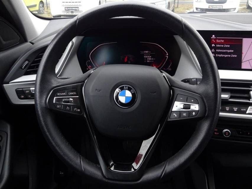 Fahrzeugabbildung BMW 118i Advantage Automatik