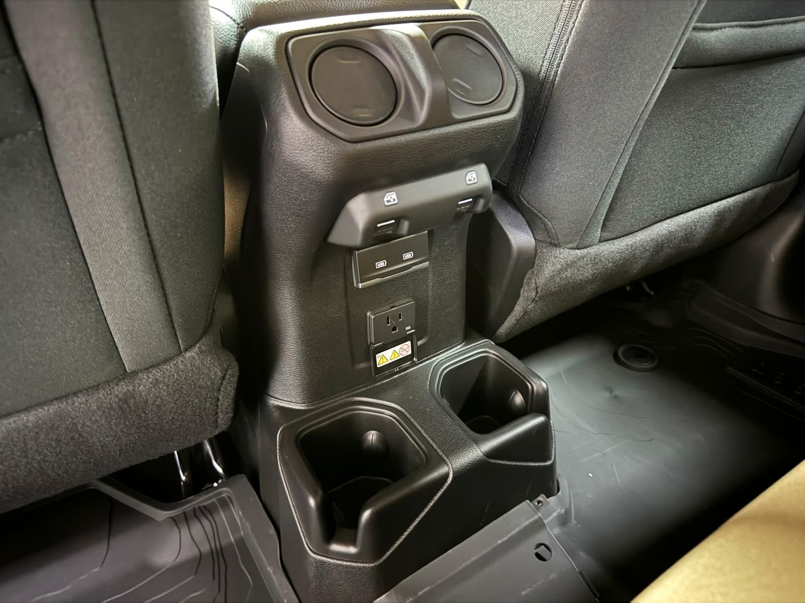 Fahrzeugabbildung Jeep GLADIATOR WILLYS '41 ED. 3.6L-V6 HARDTOP-SOFTTOP