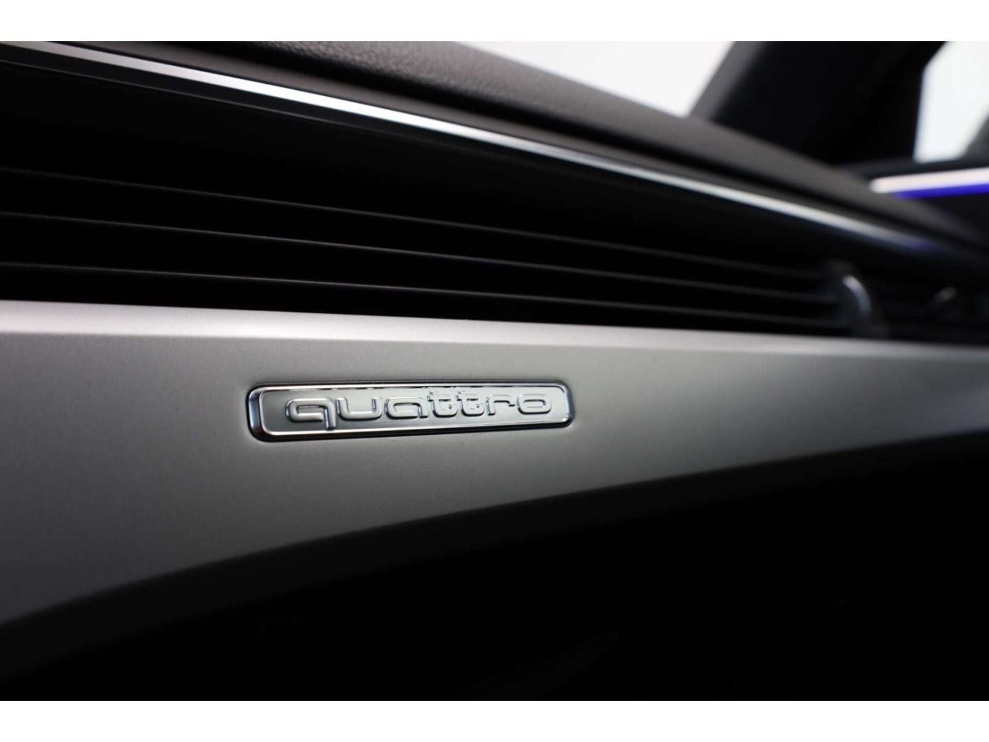 Audi A4 Avant 45 TFSI quattro S line competition plus foto 19