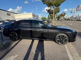 BMW 740 d xDrive M Sport SkyLounge B&W FINANZIERUNG - mit Diesel-Antrieb: Head-Up Display, Limousine