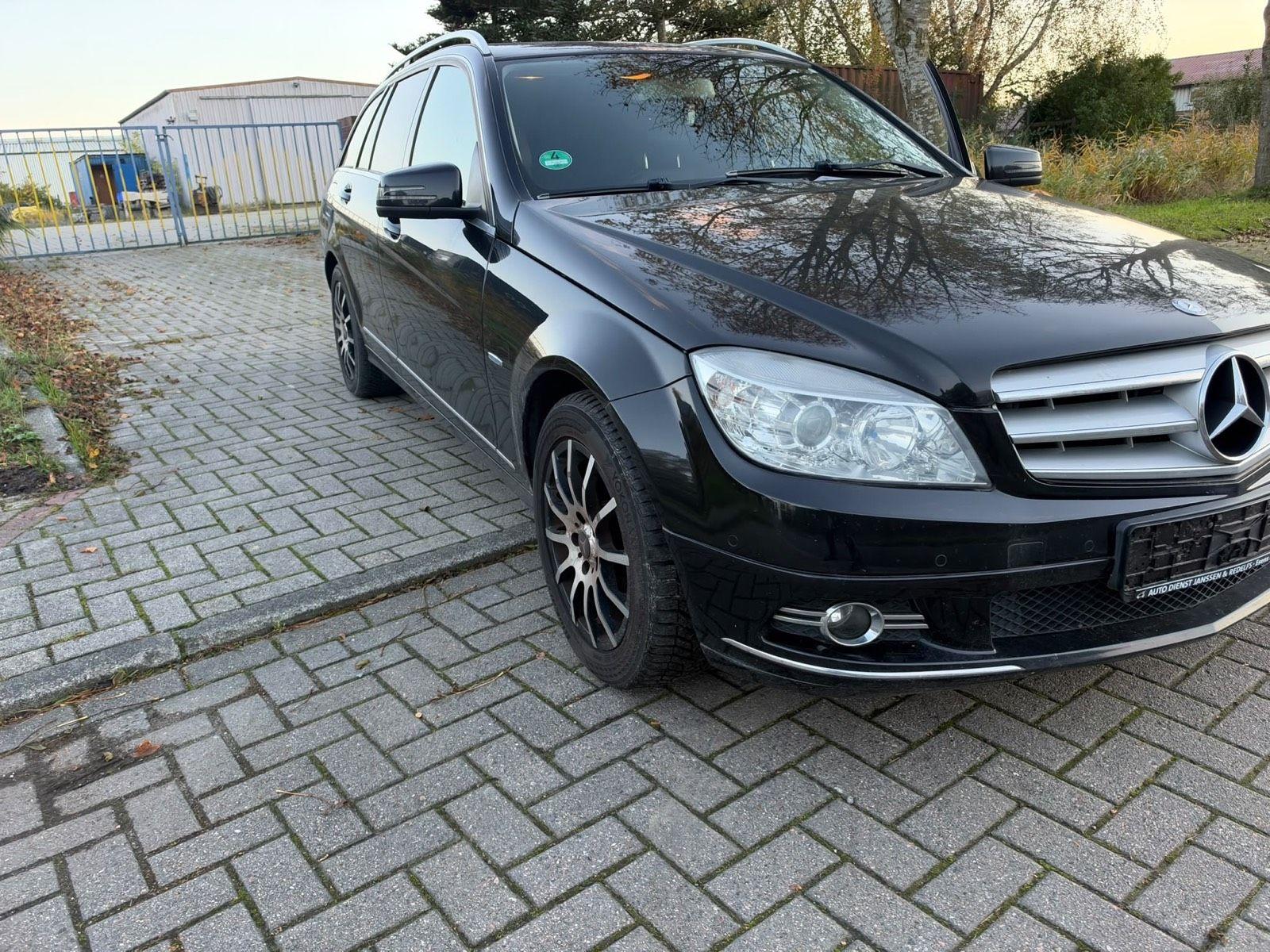 Mercedes-Benz C220 2010 — rear view