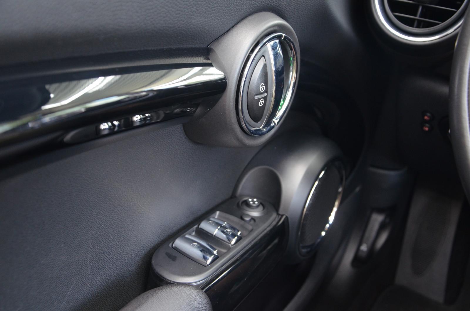MINI Cooper S Cabrio *AUTOMATIK*LED*NAVI*H/K*1.HAND!*