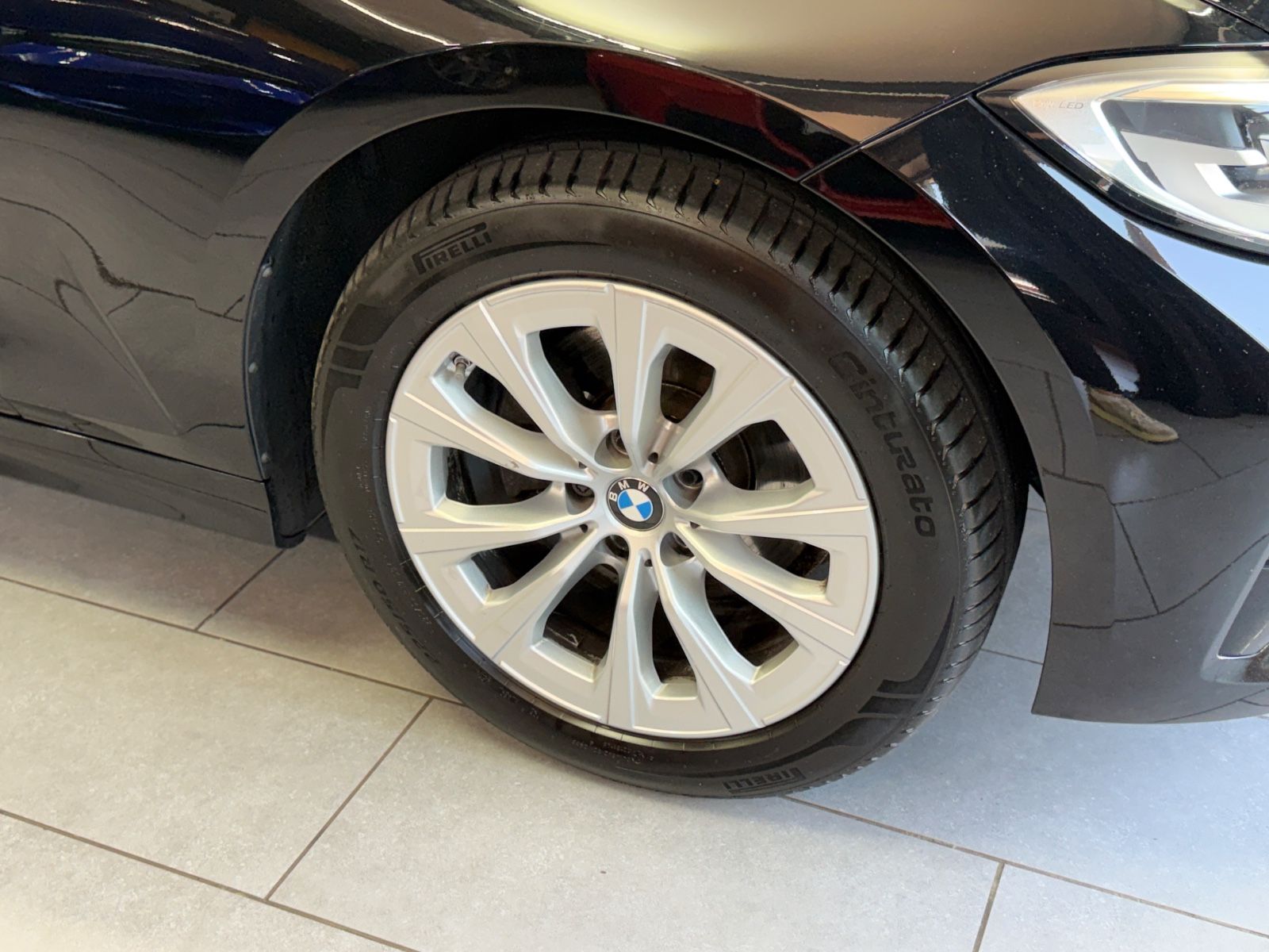 Fahrzeugabbildung BMW 320d xDrive Touring Advantage|NAVI|AHK|LED|