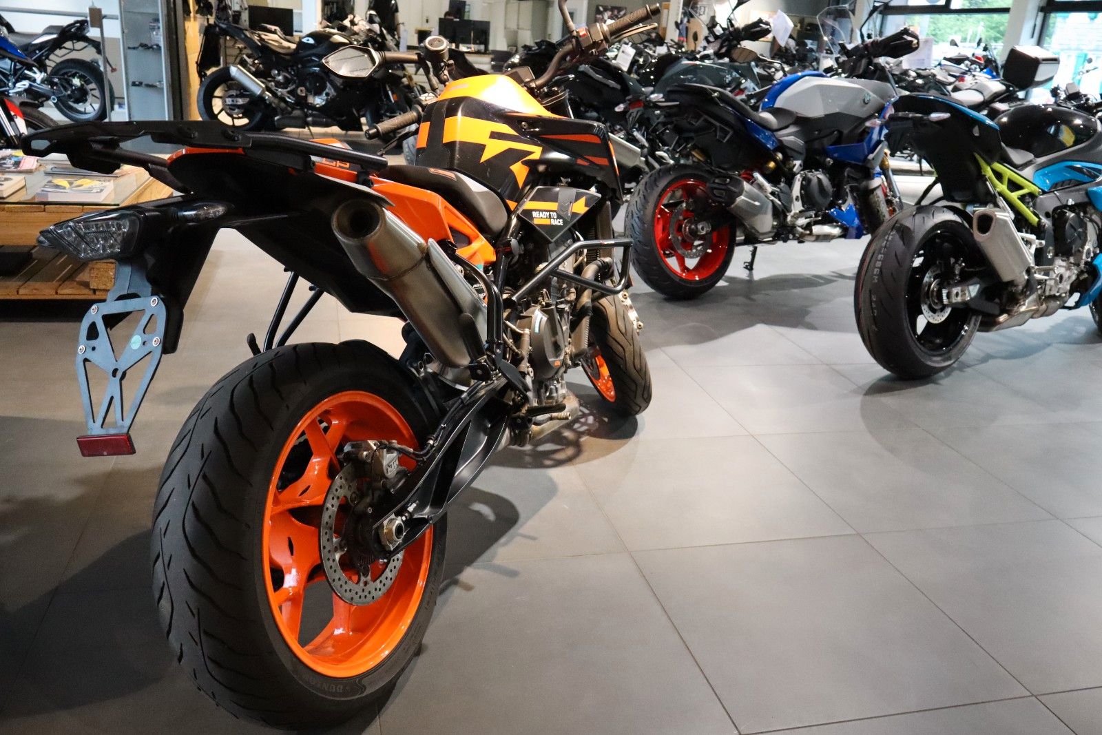 Fahrzeugabbildung KTM 890 Duke GP