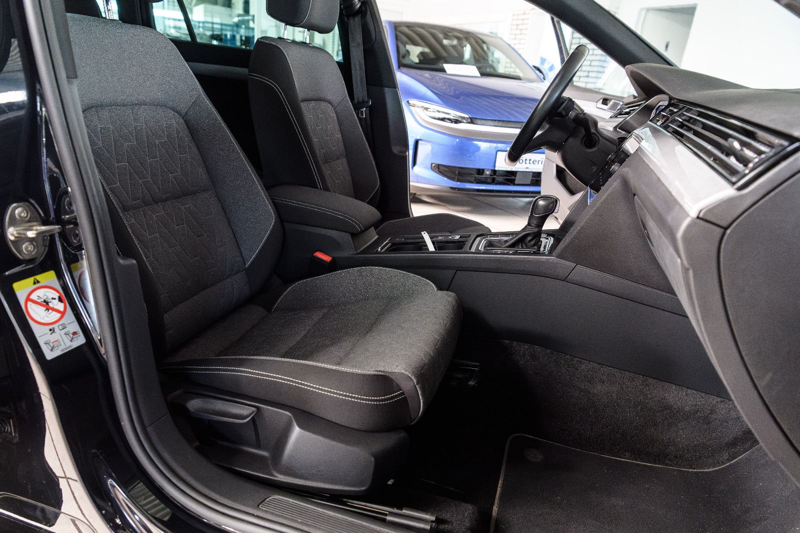 Fahrzeugabbildung Volkswagen Passat Business 2.0 TDI +Massage +Pano *Kamera
