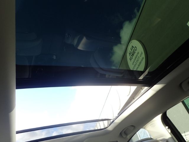 Fahrzeugabbildung DFSK Forthing 4 U-Tour Noble 1,5T 7Sitzer Shz Pano LE