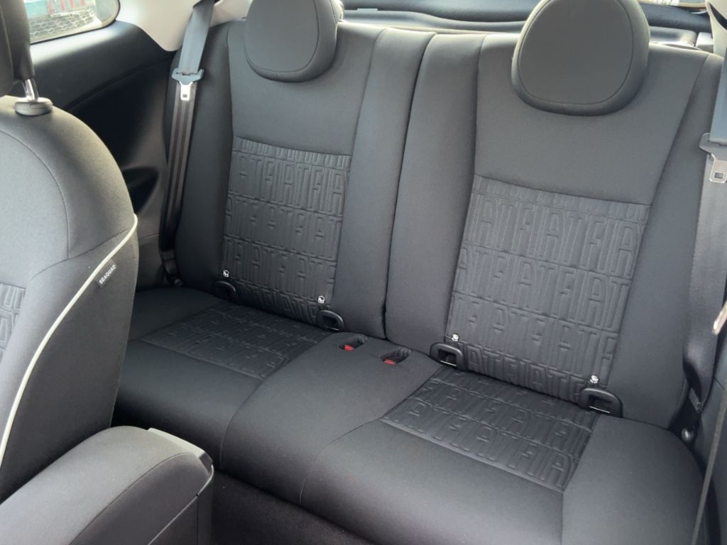 Fahrzeugabbildung Fiat 500e Elektro Style und Komfortpaket