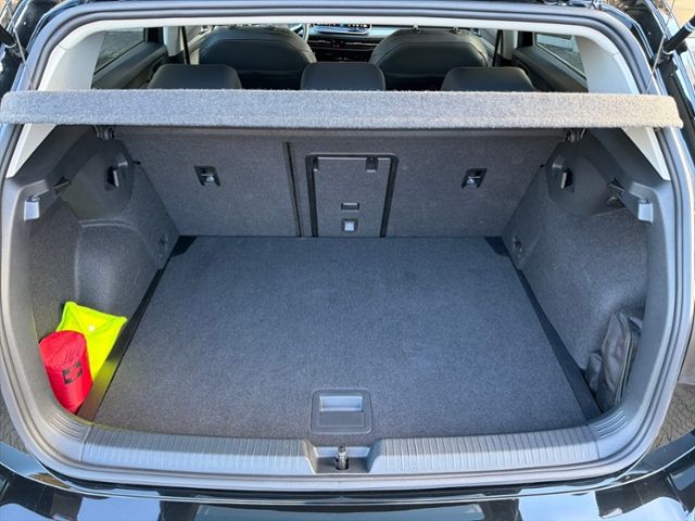 Fahrzeugabbildung Volkswagen Golf VIII 1.5 TSI STYLE KAMERA SHZ LED IQ.LIGHTS