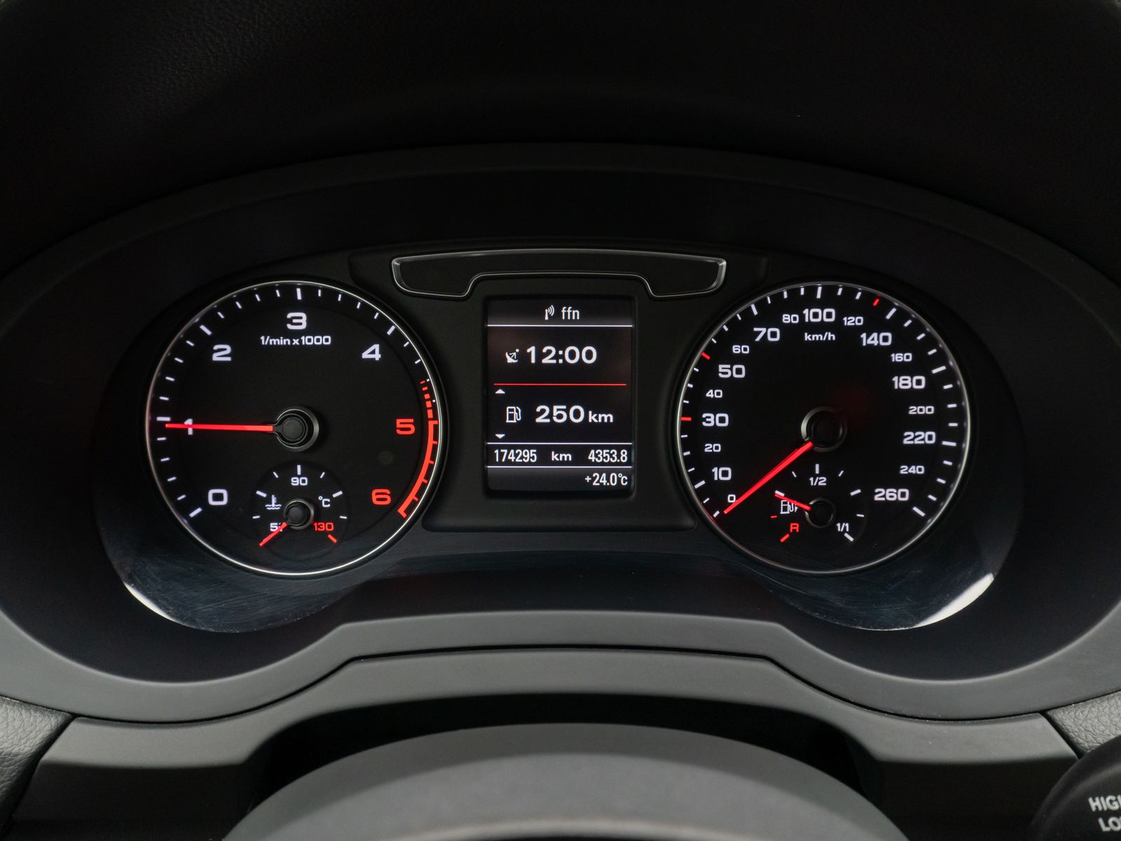 Fahrzeugabbildung Audi Q3 basis Sportsitz Xenon PDC Navi Multilenk Komf