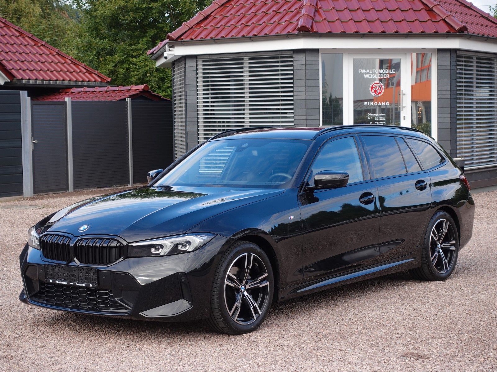 Fahrzeugabbildung BMW 318i Touring Auto M Sportpaket 18"/HiFi/LED/Navi