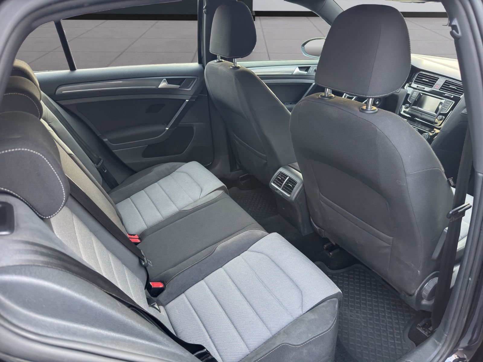 Fahrzeugabbildung Volkswagen Golf VII Lim. R*Line*2.Hand*TÜV*Neu*122PS*