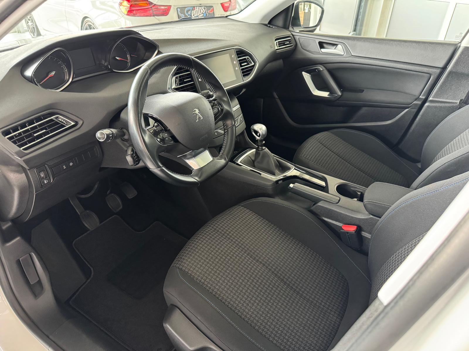 Peugeot 308 Style *Panorama*Kamera*CarPlay*Navi*SHZ*PDC*