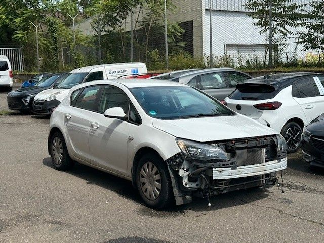 Opel Astra J Selection 1.6l 116PS Unfallschaden!