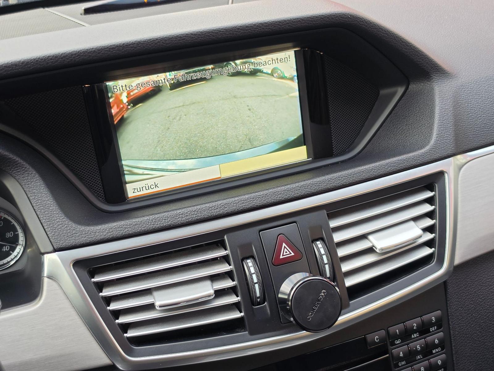 Mercedes-Benz E350 2011 — photo 31