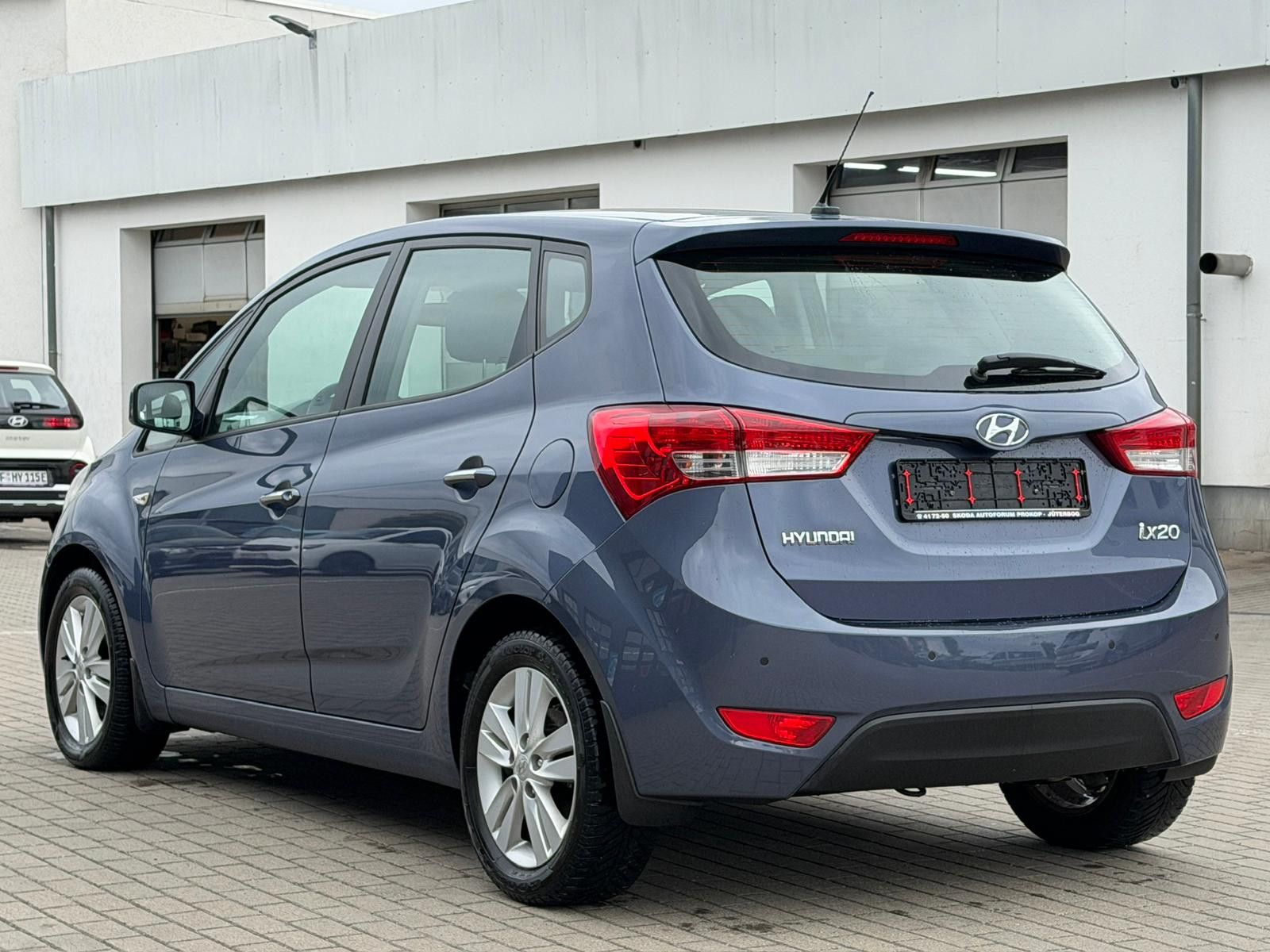 Fahrzeugabbildung Hyundai ix20 1.6 Comfort Navi*Allwetterbereifung