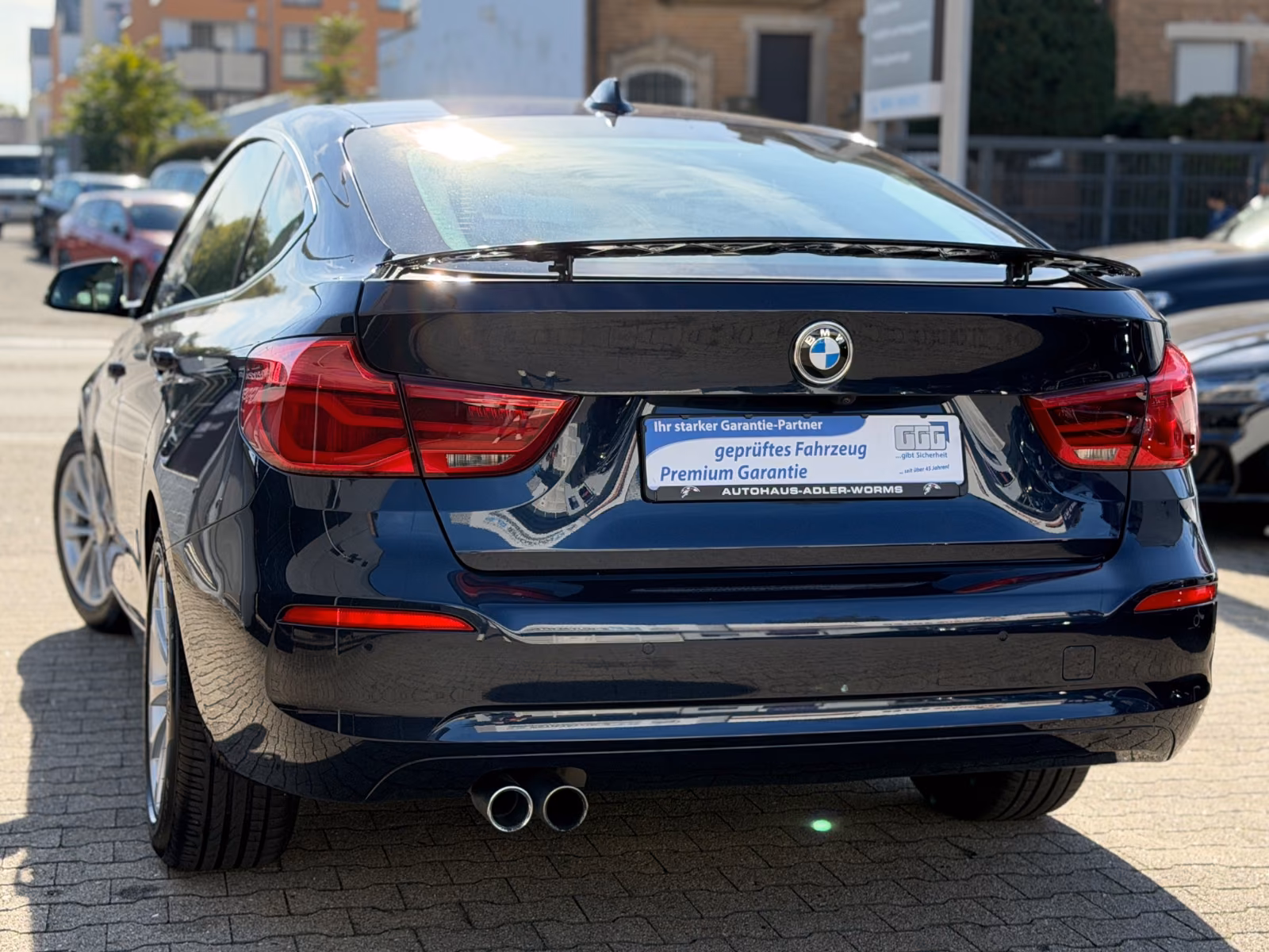 BMW 330i xDrive GT*INDIVIDUAL*Advan.*1HD*KAM*HUD*LED