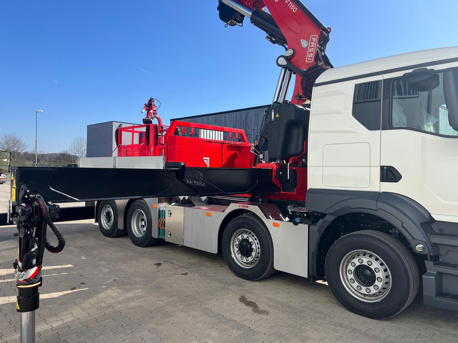 Fahrzeugabbildung MAN MAN 8x4 mit F1150RA.2.28 L616 Winde, 2.per. Korb