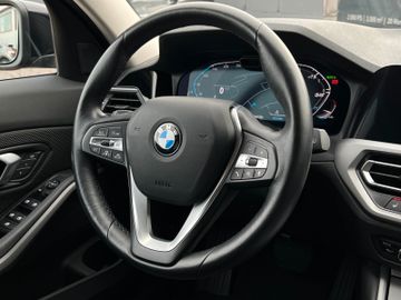 Fahrzeugabbildung BMW 330i Steptr. LiveCockpProf HuD ACC Laser HiFi DA