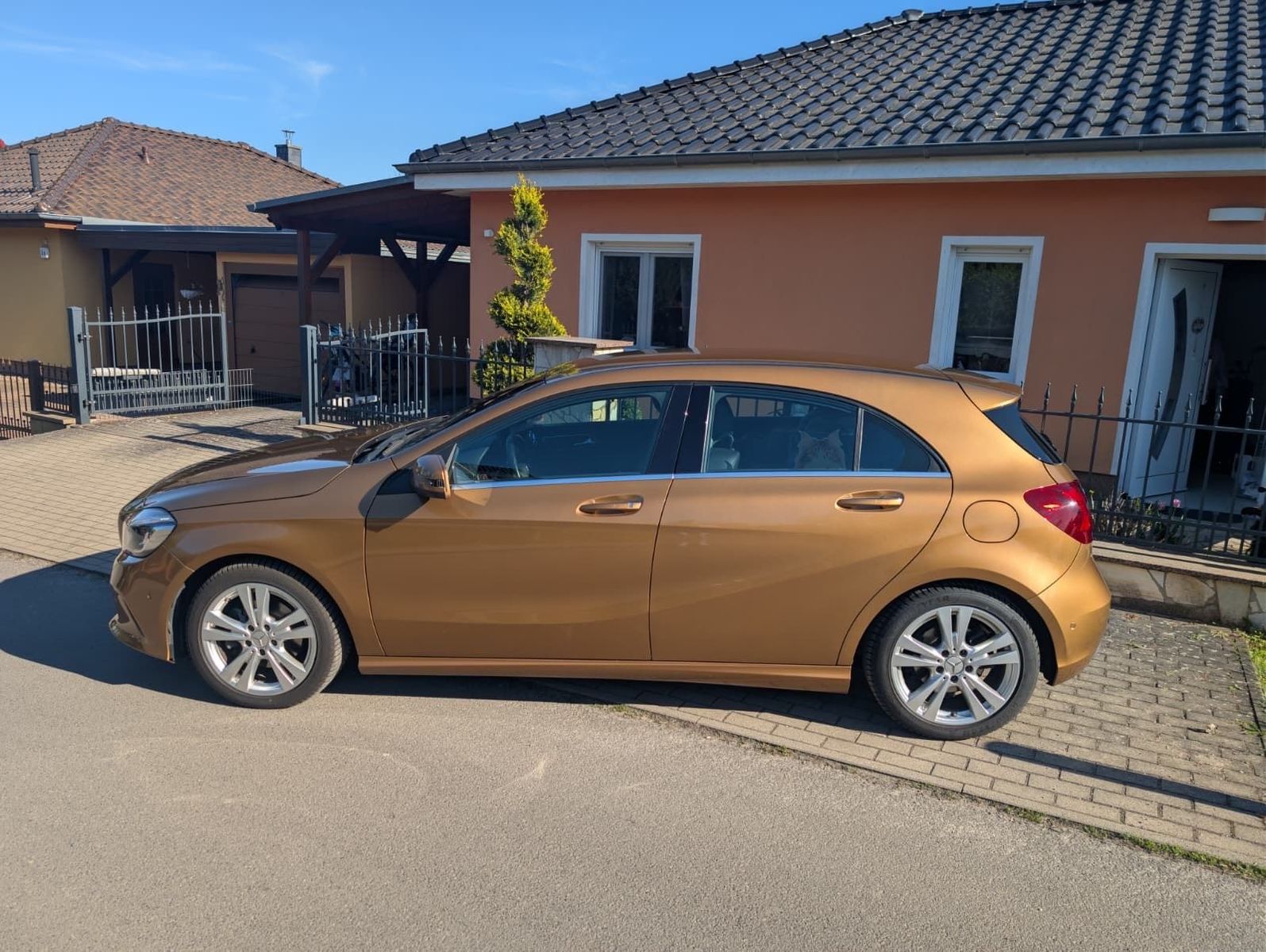 MERCEDES-BENZ Mercedes-Benz A 200 Urban (W176) + REIFEN ...