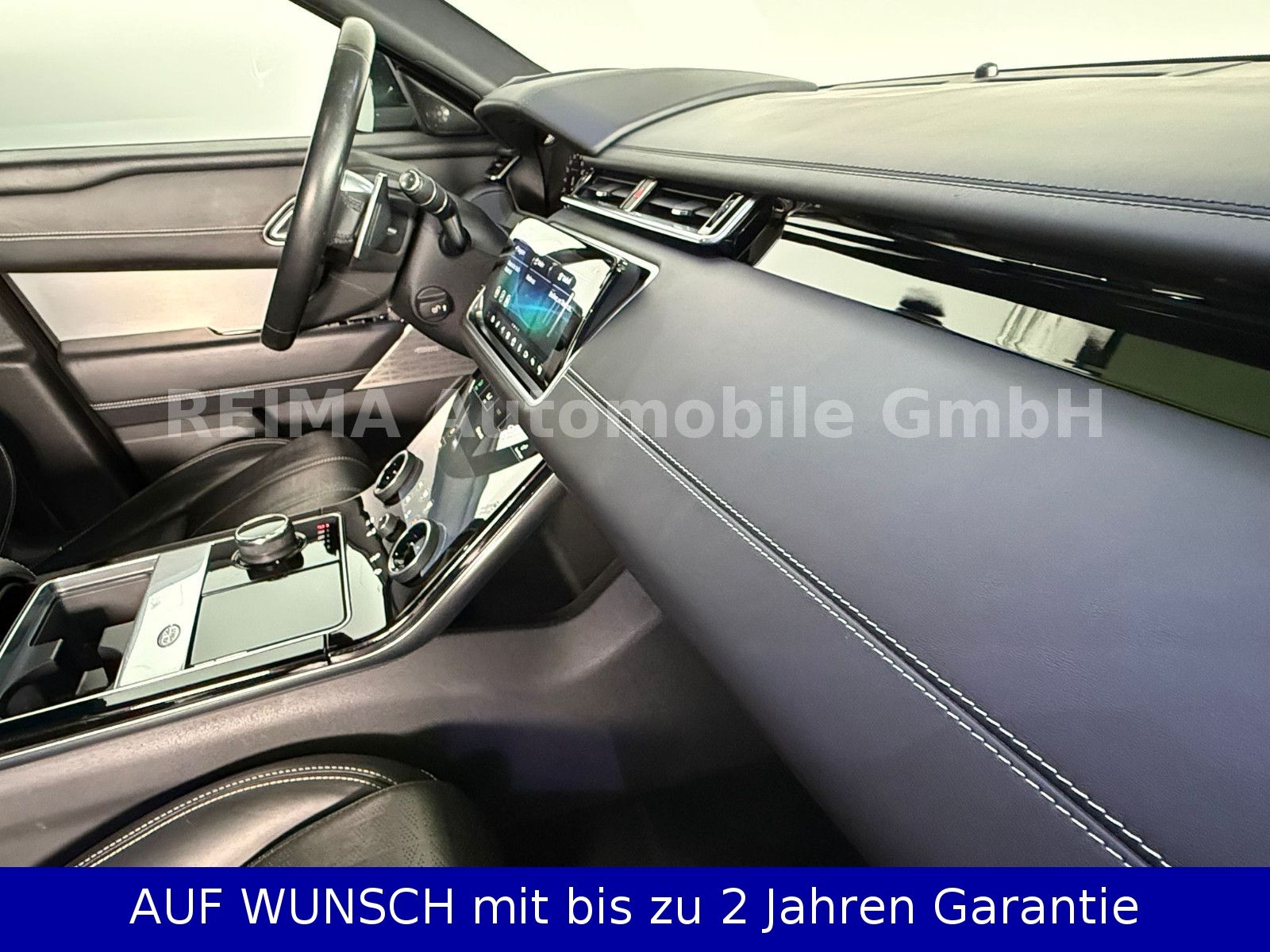 Fahrzeugabbildung Land Rover Range Rover Velar  2,0T  R-Dynamic SE, Pano, LED