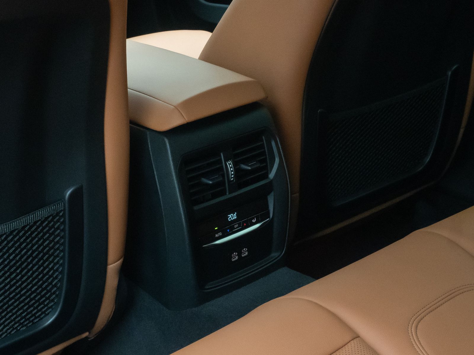 Fahrzeugabbildung BMW 330i Komfort HUD Kamera H/K Leder Sport 18Zoll