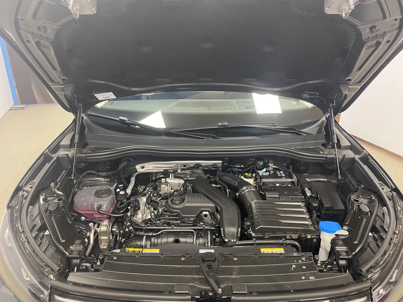 Fahrzeugabbildung Volkswagen Tiguan 1.5 eTSI+Elegance+AHK+NAVI+360 KAMERA+HUD