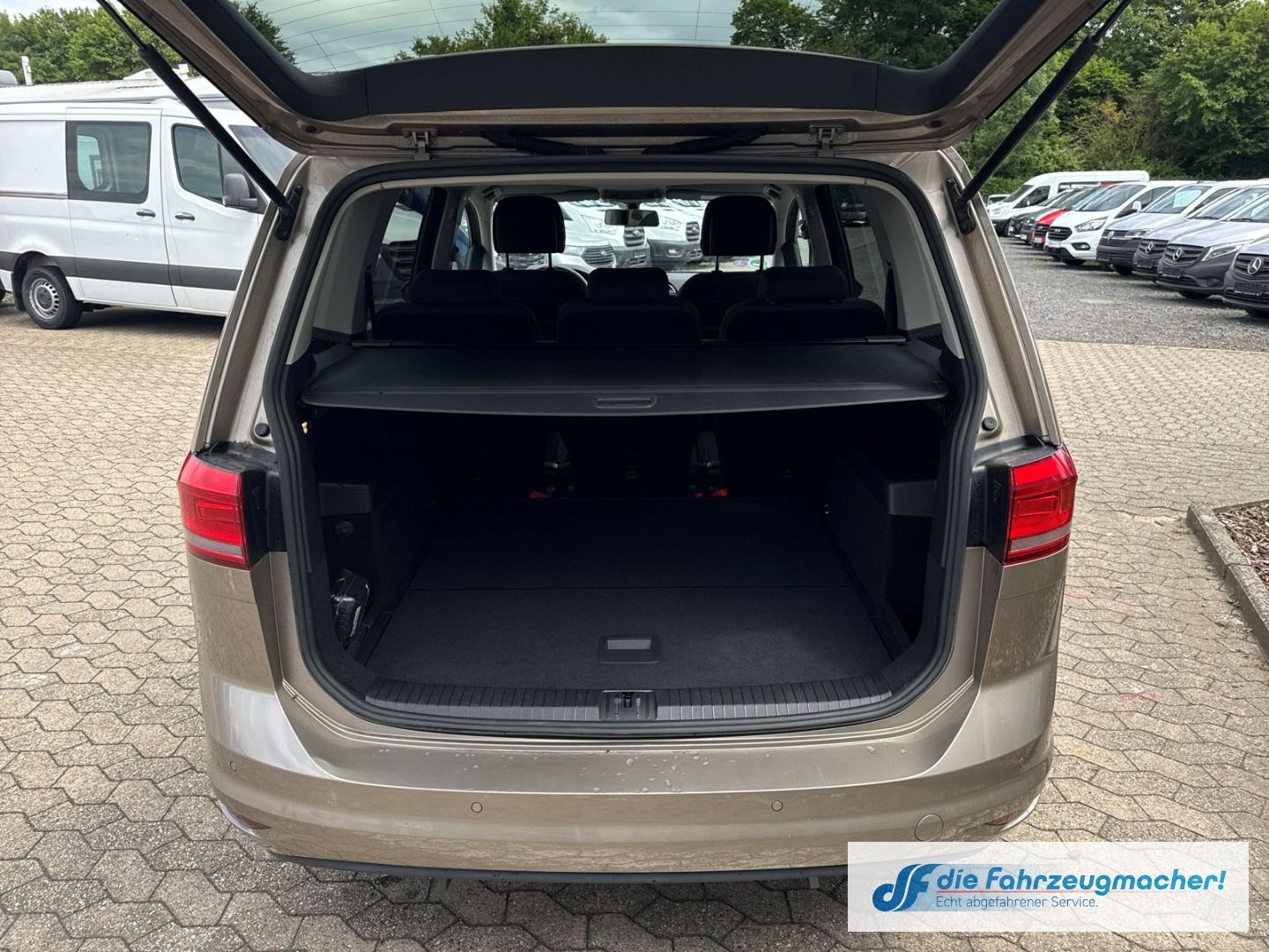 Fahrzeugabbildung Volkswagen Touran Comfortline BMT Start-Stopp AHK-klappbar