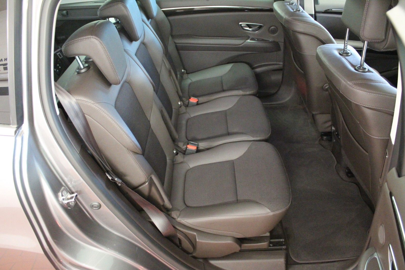 Fahrzeugabbildung Renault Espace ENERGY TCe 200 EDC Intens 7 Sitzer