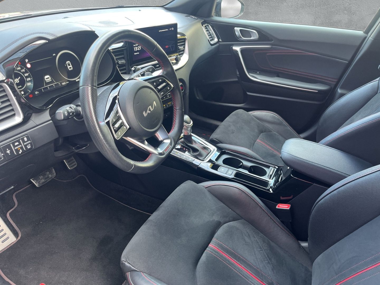 Fahrzeugabbildung Kia ProCeed GT 1.6 T-GDI EU6d *GLASDACH* NAVI* *SITZ