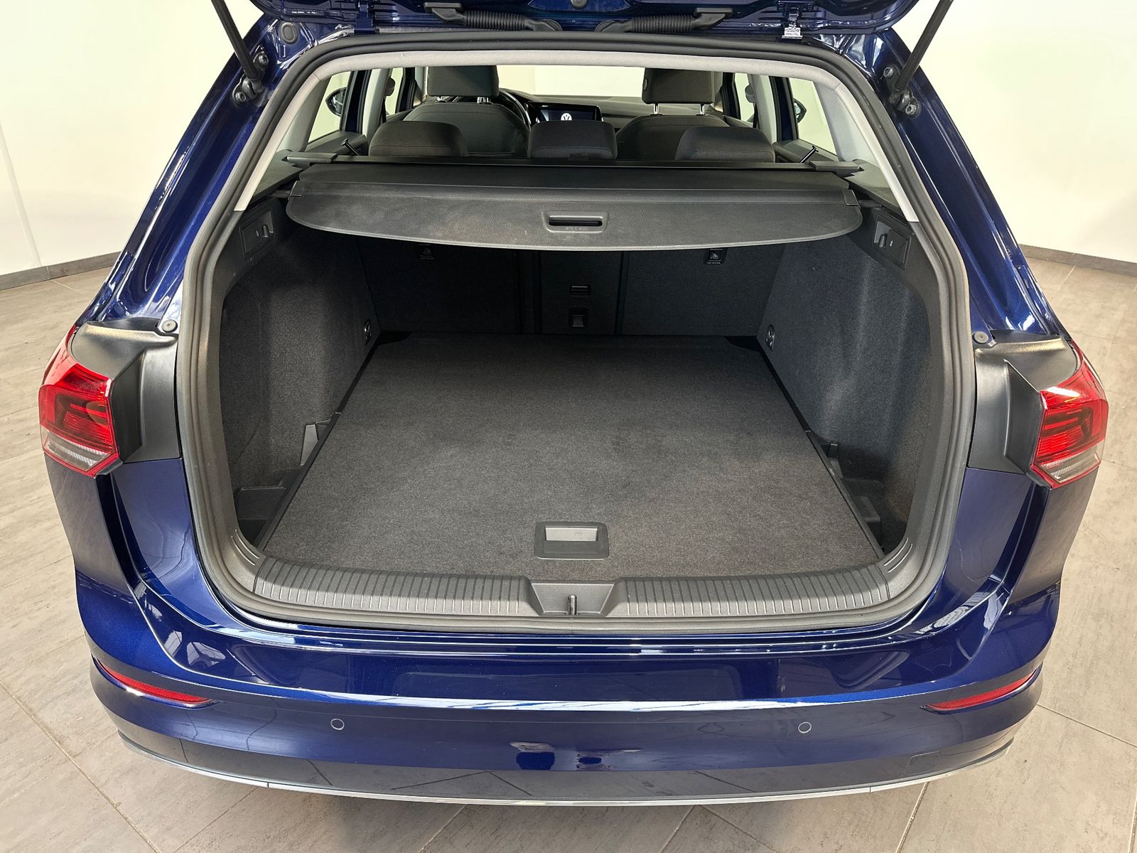 Fahrzeugabbildung Volkswagen Golf Variant 2.0 TDI DSG Style NAV+AHK+ACC+KAM