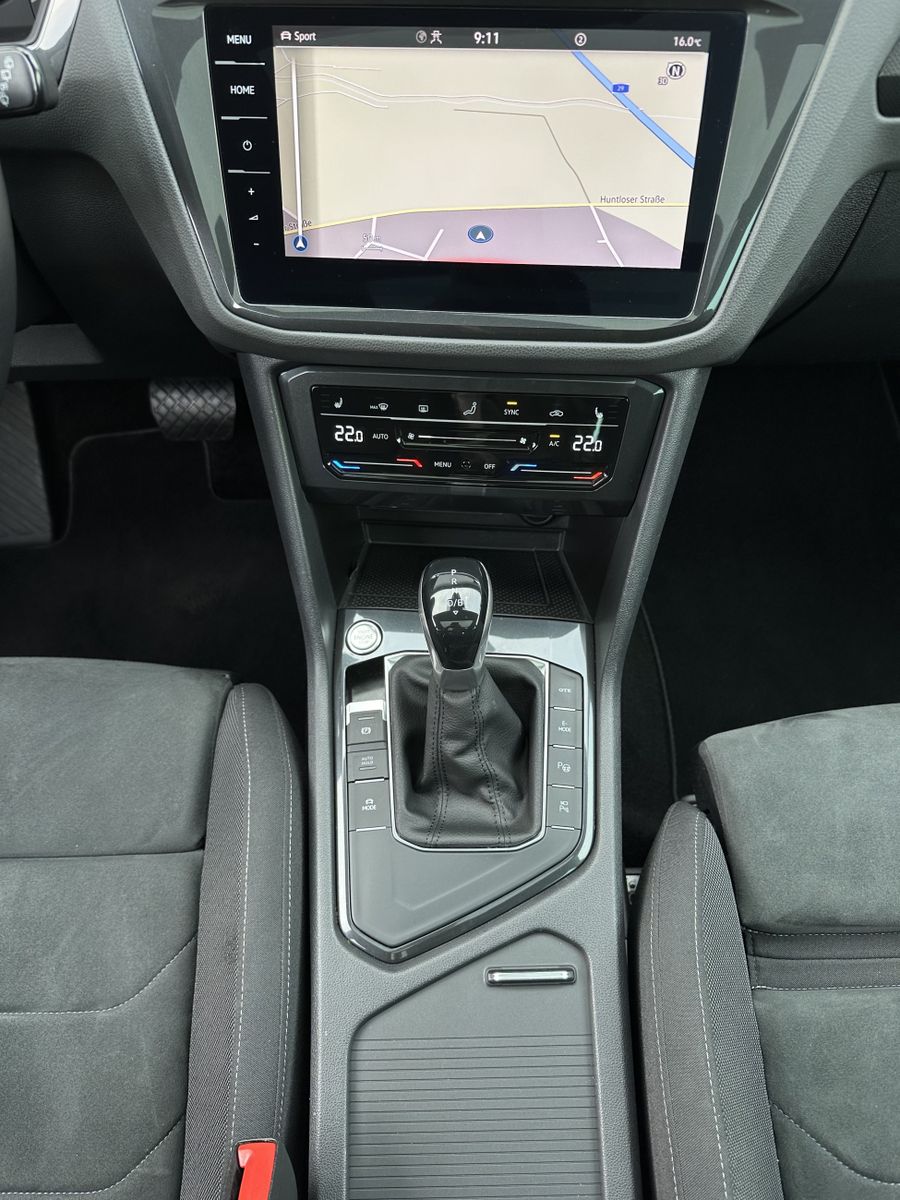 Fahrzeugabbildung Volkswagen Tiguan 1.4 eHybrid DSG Elegance NAV+MATRIX+PANO