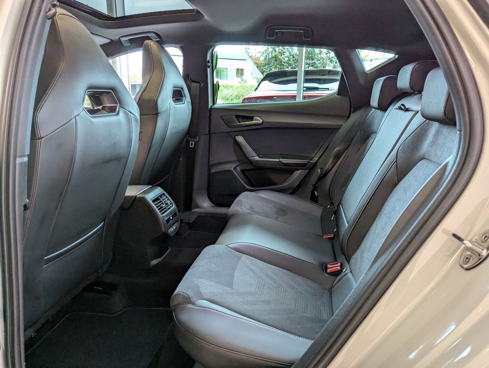 CUPRA Leon 1.5 eTSI Sennh. Matrix Pano Edge/Dynamic - Image 14