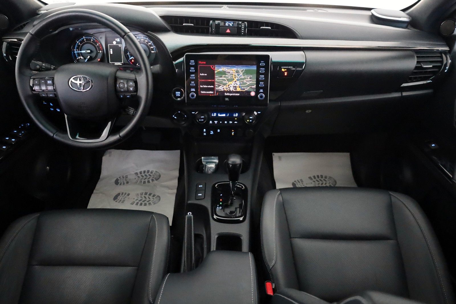 Fahrzeugabbildung Toyota Hilux 2.8 D-4D Invincible, CarPlay, HardTop, AHK