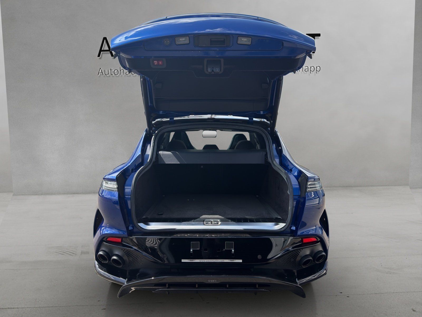 Fahrzeugabbildung Aston Martin DBX707 1.Hd.Aston AHK (TowBar) darkknight-havana