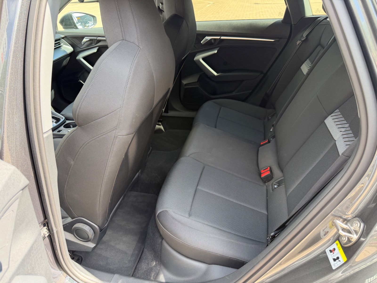 Fahrzeugabbildung Audi A3 Sportback 35TFSI S-line NAVI SHZ