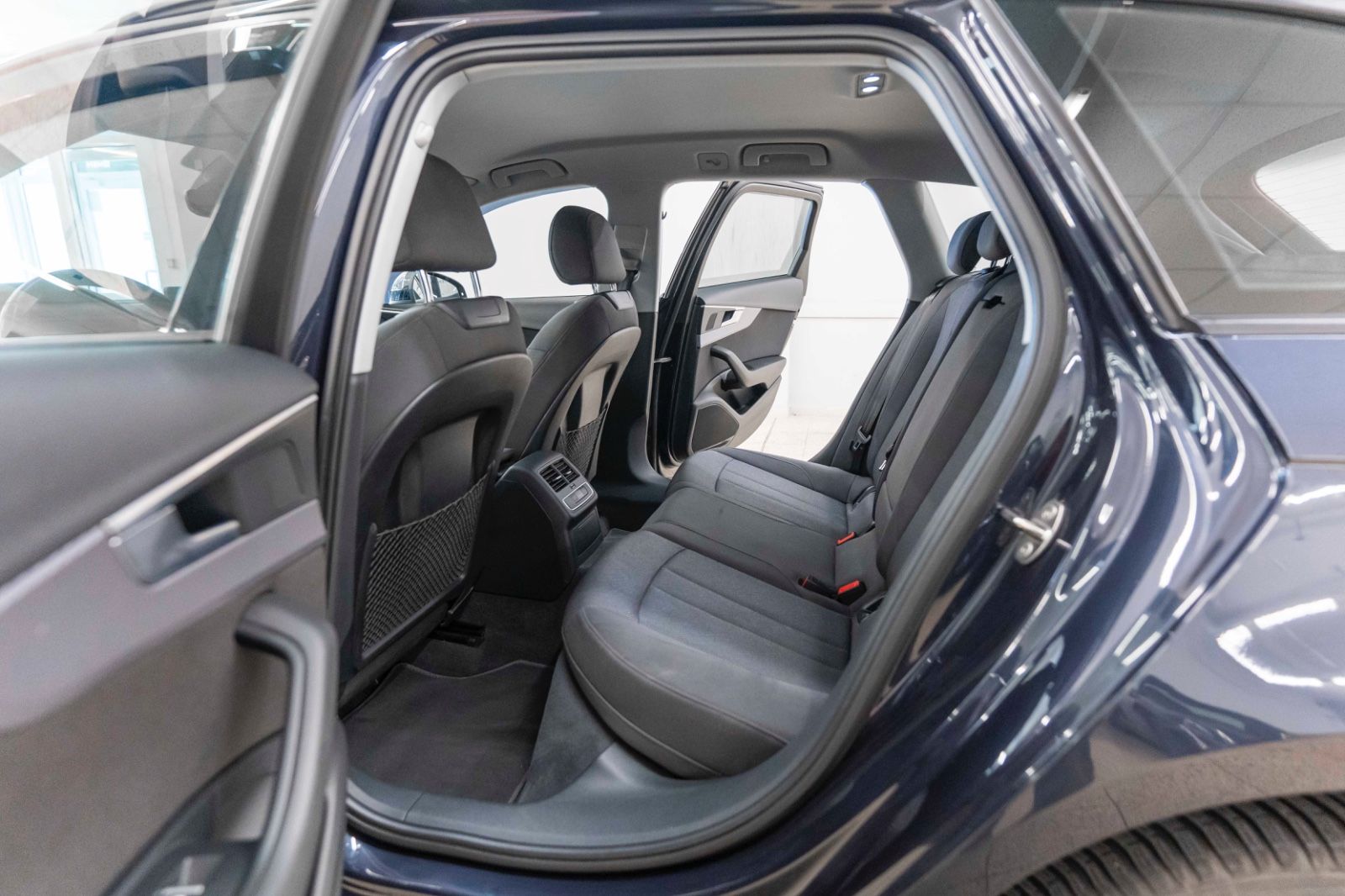 Fahrzeugabbildung Audi A4 Avant Quattro H&K ACC TOTW SHZ PDC NAV