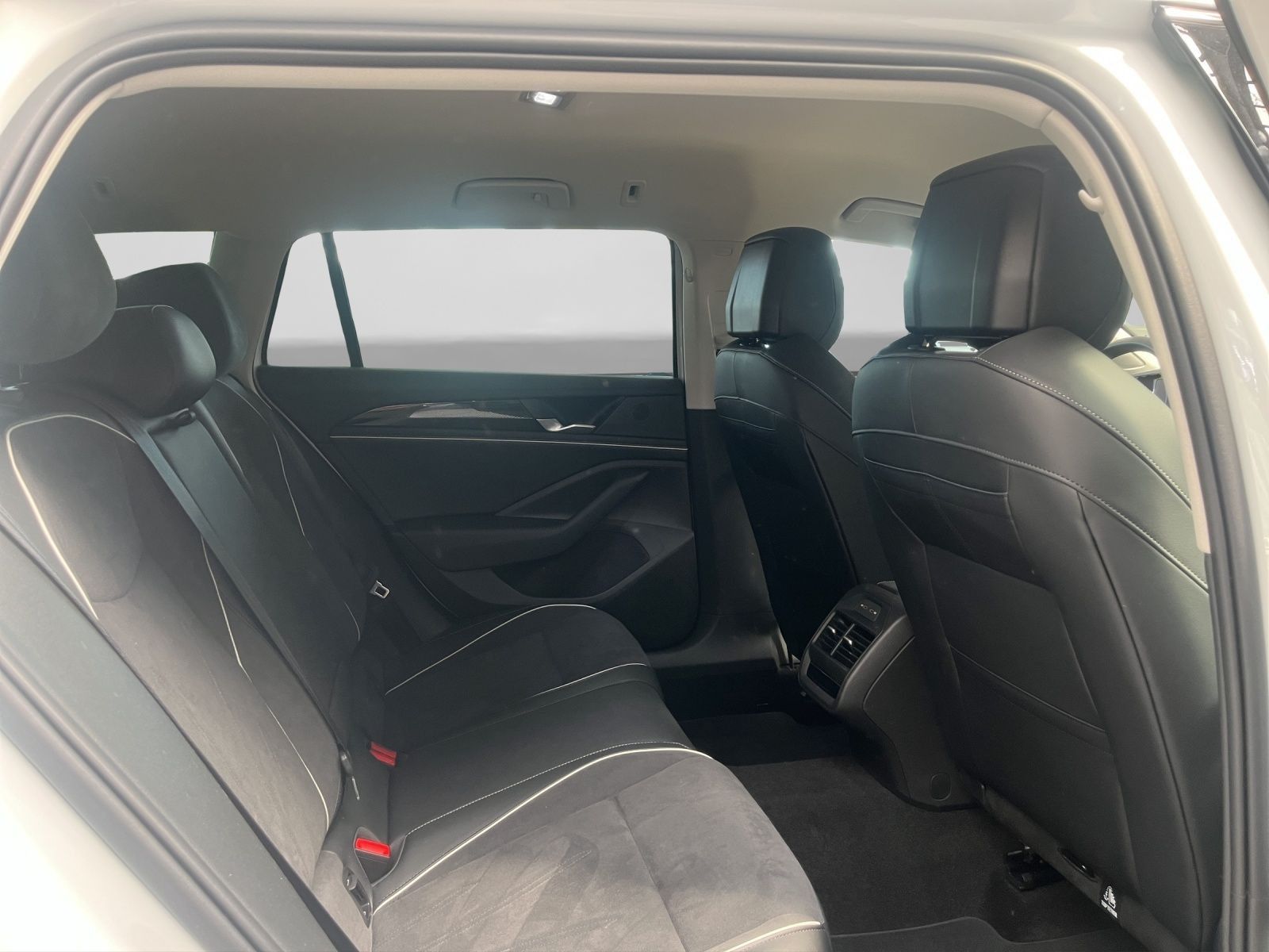 Volkswagen Passat Variant - Bild 7