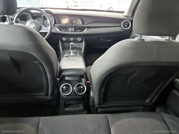 Alfa-Romeo Stelvio - 12